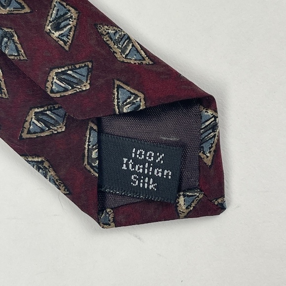 Louis Feraud Tie Mens Red Diamonds 100% Italian Silk - Picture 4 of 5